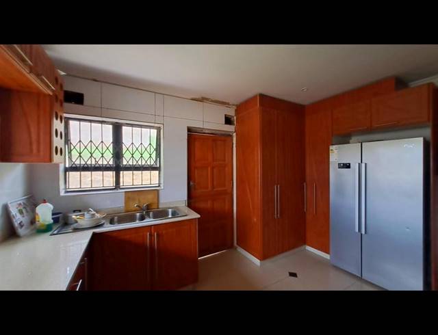 4 BEDROOM HOUSE FOR SALE IN UMLAZI J